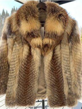 Pristine Stunning Fox Fur Coat w Bemberg Satin Lining - Size Medium